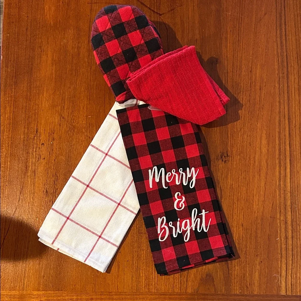 NWT Red and Black Plaid Kitchen Towel Set